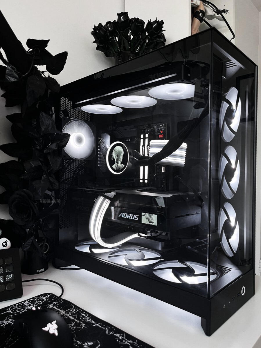 Ciri's Monochrome PC Setup ciri.jpg monochrome pc setup